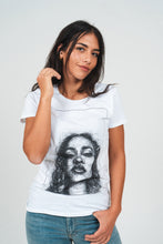 Afbeelding in Gallery-weergave laden, Rihanna Tee
