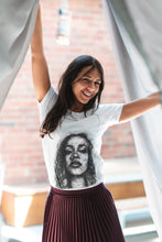 Afbeelding in Gallery-weergave laden, Rihanna Tee
